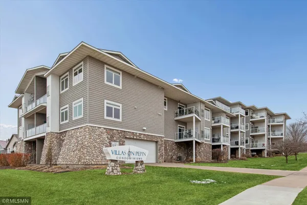 $319,000 | 1215 North Lakeshore Drive, Unit 307, Lake City, MN 55041
