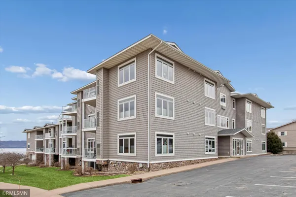 $319,000 | 1215 North Lakeshore Drive, Unit 307, Lake City, MN 55041