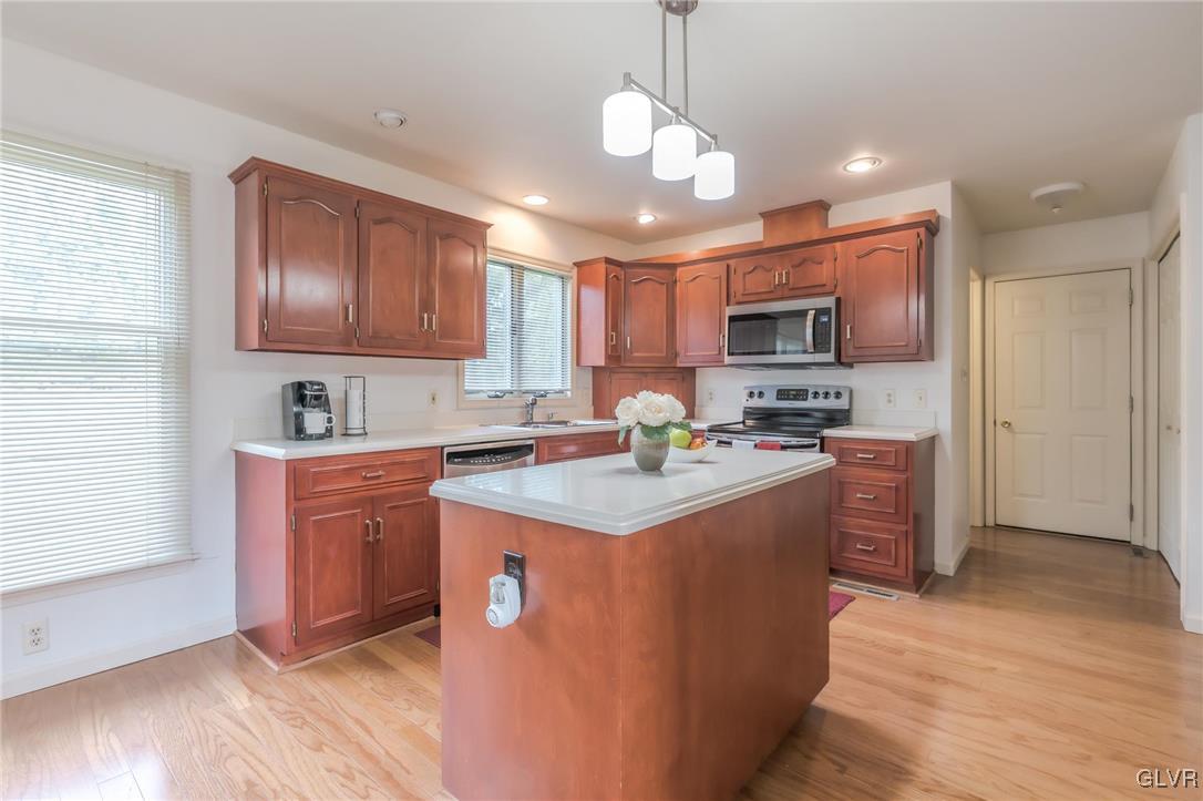 4514 Greenfield Road Bethlehem, PA 18017 - Photo 15 of 50 Kitchen