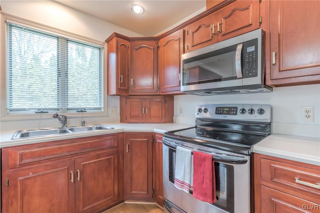 4514 Greenfield Road Bethlehem, PA 18017 - Photo 16 of 50 Kitchen