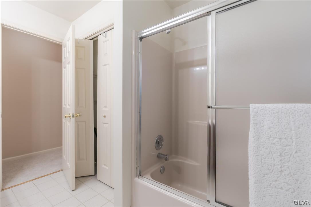 4514 Greenfield Road Bethlehem, PA 18017 - Photo 41 of 50 2nd Floor Bath