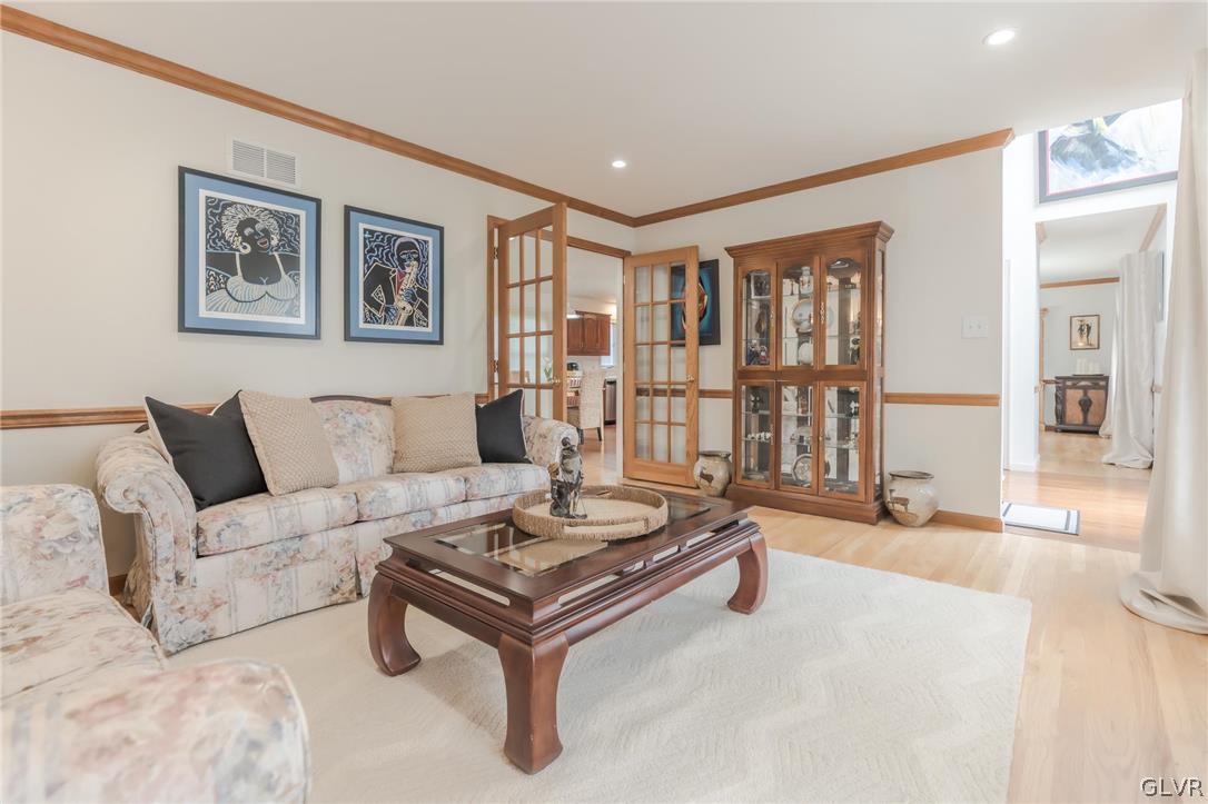4514 Greenfield Road Bethlehem, PA 18017 - Photo 9 of 50 Living Room