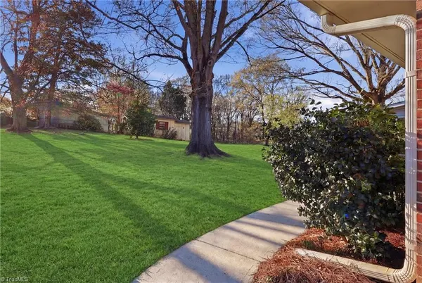 $325,000 | 2862 Spicewood Drive, Pfafftown, NC 27040