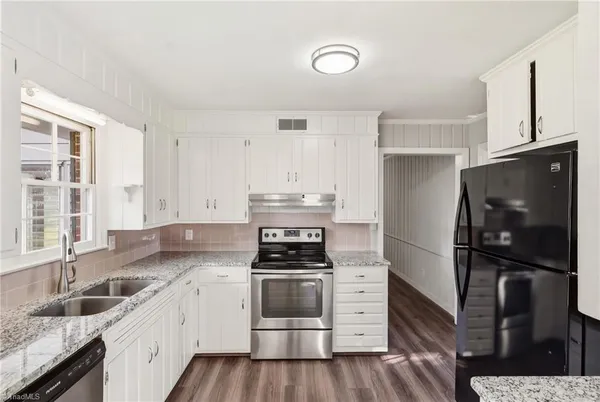 $325,000 | 2862 Spicewood Drive, Pfafftown, NC 27040