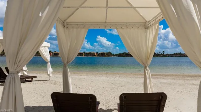 a view of entryway and hall