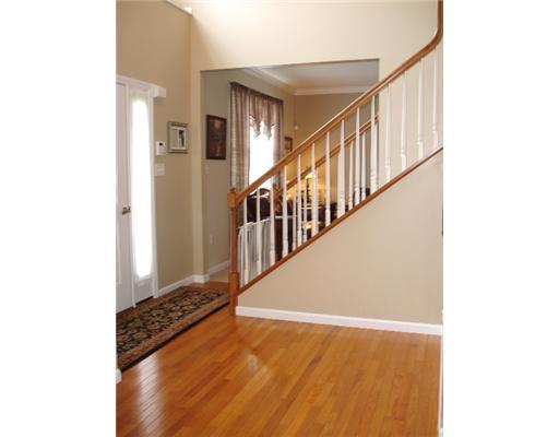 5003 Oak Point Drive McKees Rocks, PA 15136 - Photo 2 of 12 Entry/Foyer.