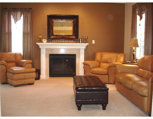 5003 Oak Point Drive McKees Rocks, PA 15136 - Photo 5 of 12 Family Room.