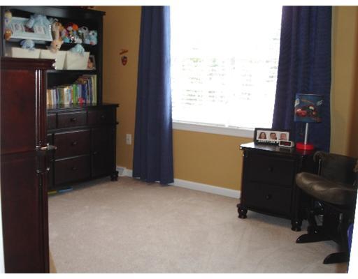 5003 Oak Point Drive McKees Rocks, PA 15136 - Photo 10 of 12 Bedroom.
