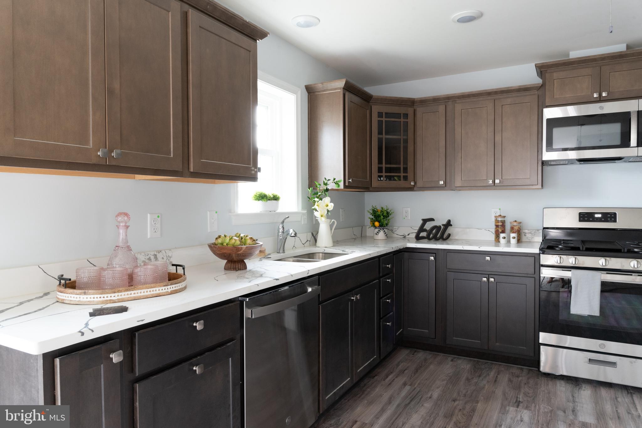 825 Selby Boulevard Edgewater, MD 21037 - Photo 12 of 55 Kitchen with Granite countertops
