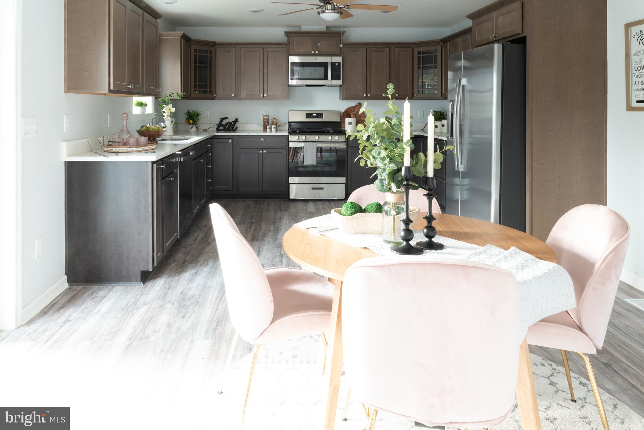 825 Selby Boulevard Edgewater, MD 21037 - Photo 16 of 55 View of dining area and kitchen
