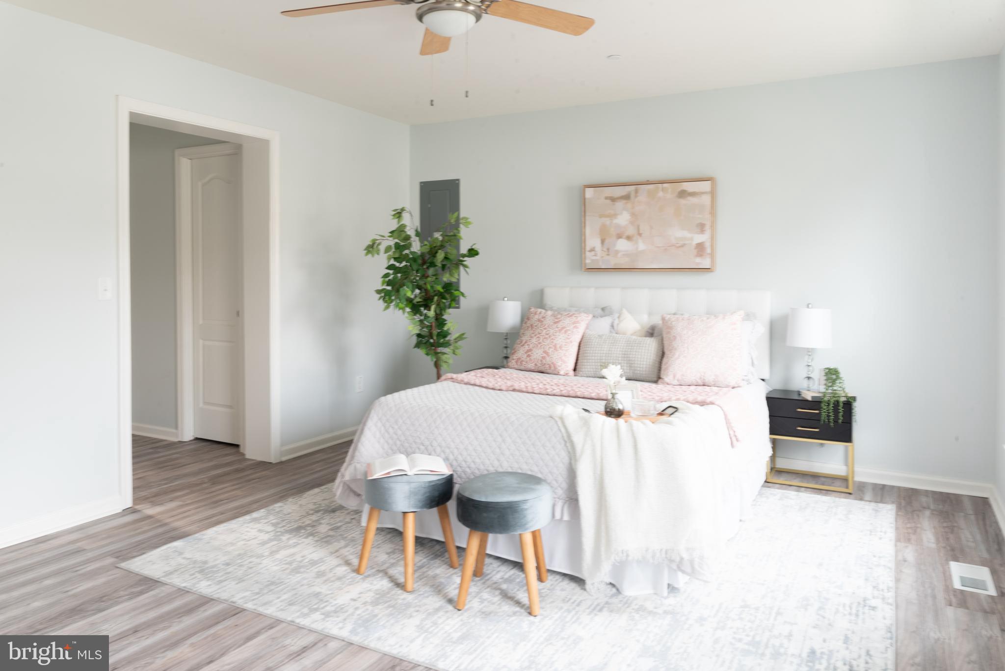 825 Selby Boulevard Edgewater, MD 21037 - Photo 17 of 55 First floor primary bedroom