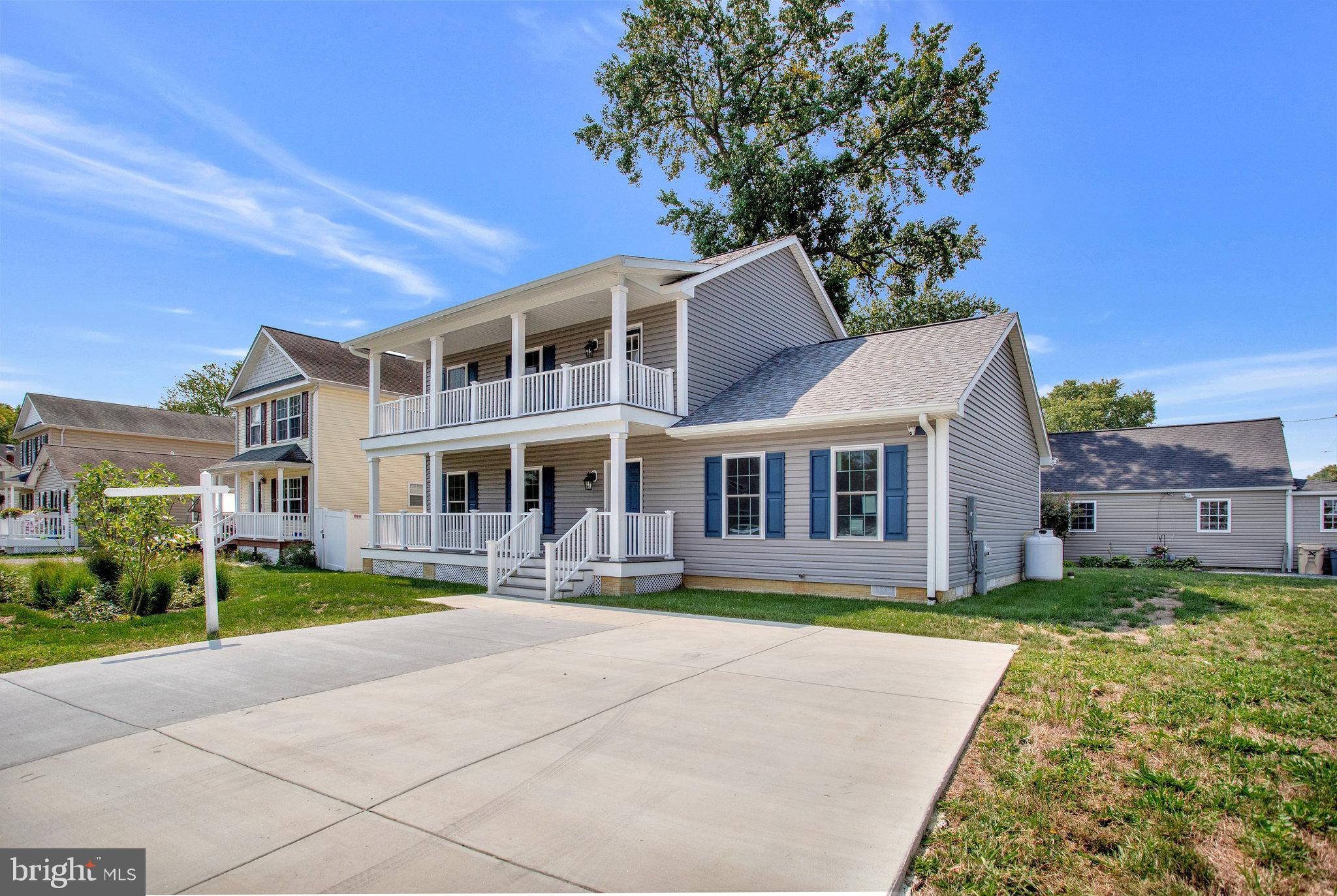825 Selby Boulevard Edgewater, MD 21037 - Photo 2 of 55 Driveway - enough for 4 cars plus street parking