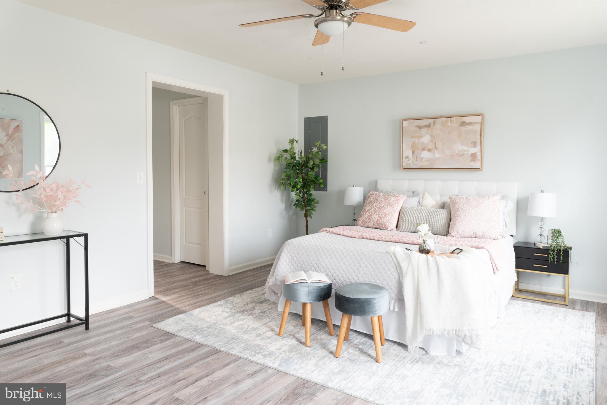 825 Selby Boulevard Edgewater, MD 21037 - Photo 21 of 55 1st Floor Primary Bedroom