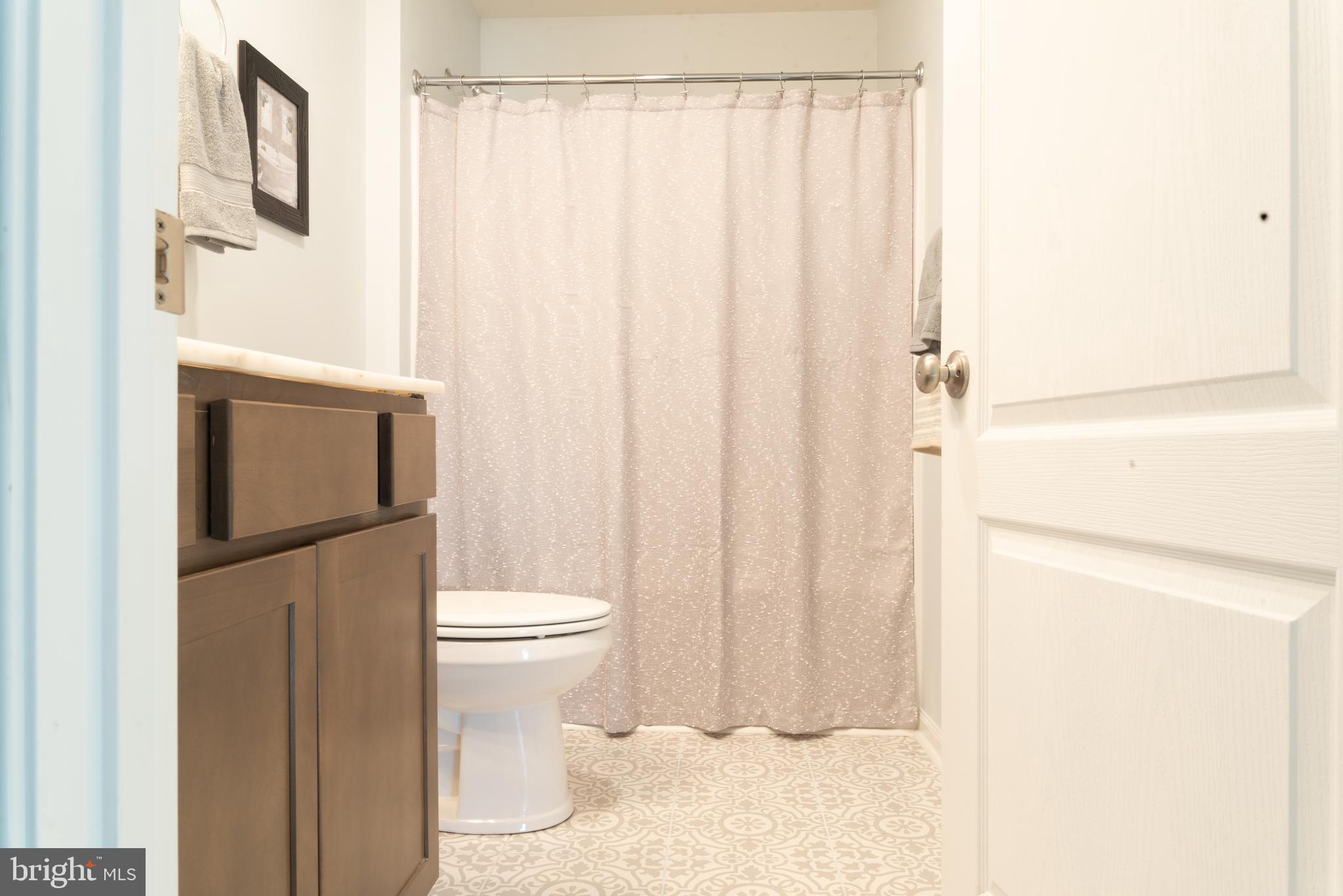 825 Selby Boulevard Edgewater, MD 21037 - Photo 26 of 55 2nd floor full bath