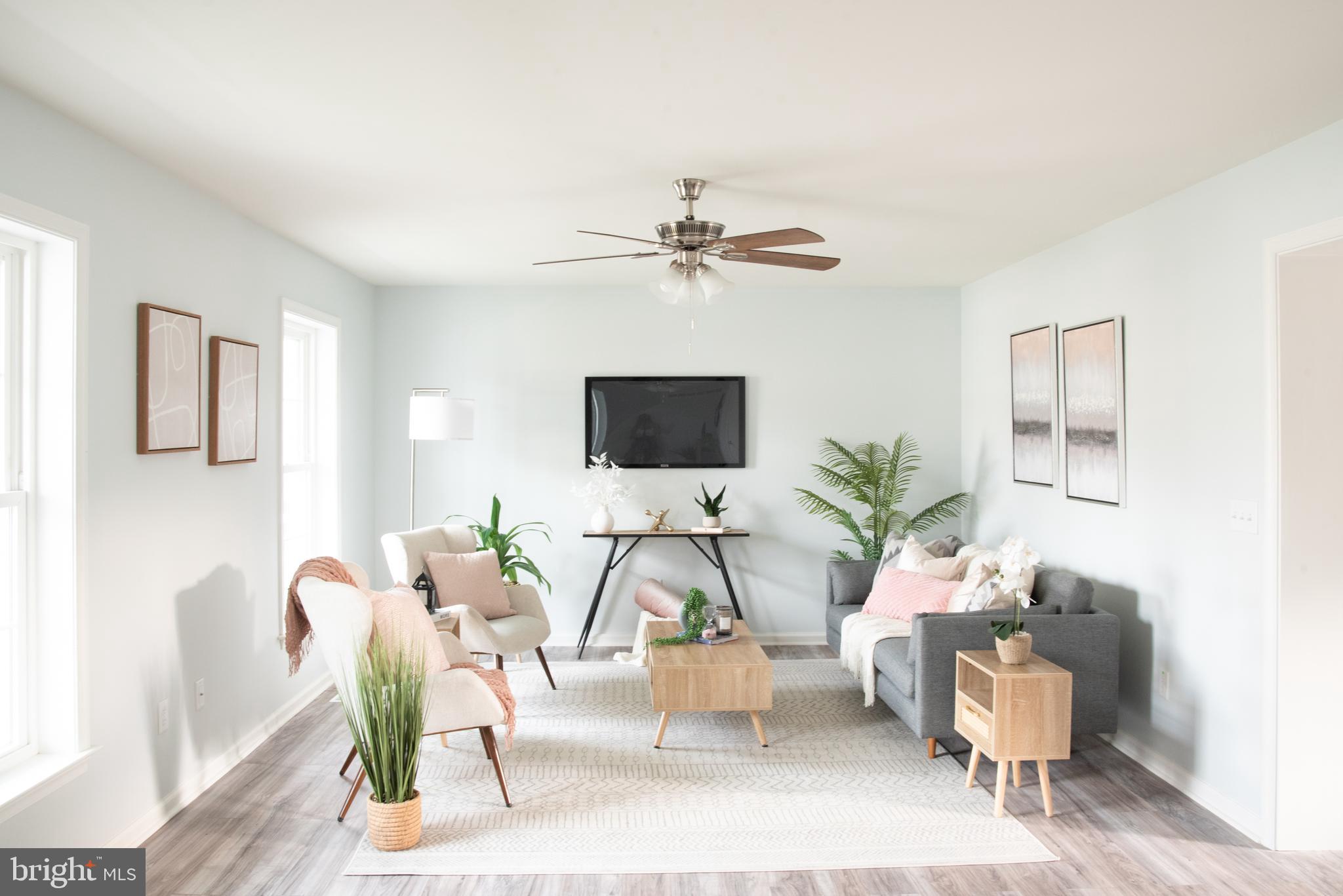 825 Selby Boulevard Edgewater, MD 21037 - Photo 3 of 55 Living Room