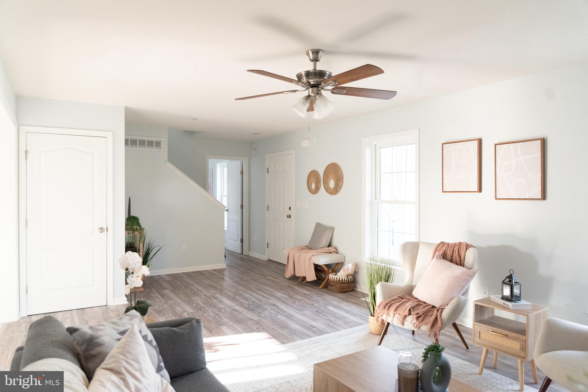 825 Selby Boulevard Edgewater, MD 21037 - Photo 6 of 55 View of Entryway and Living Room
