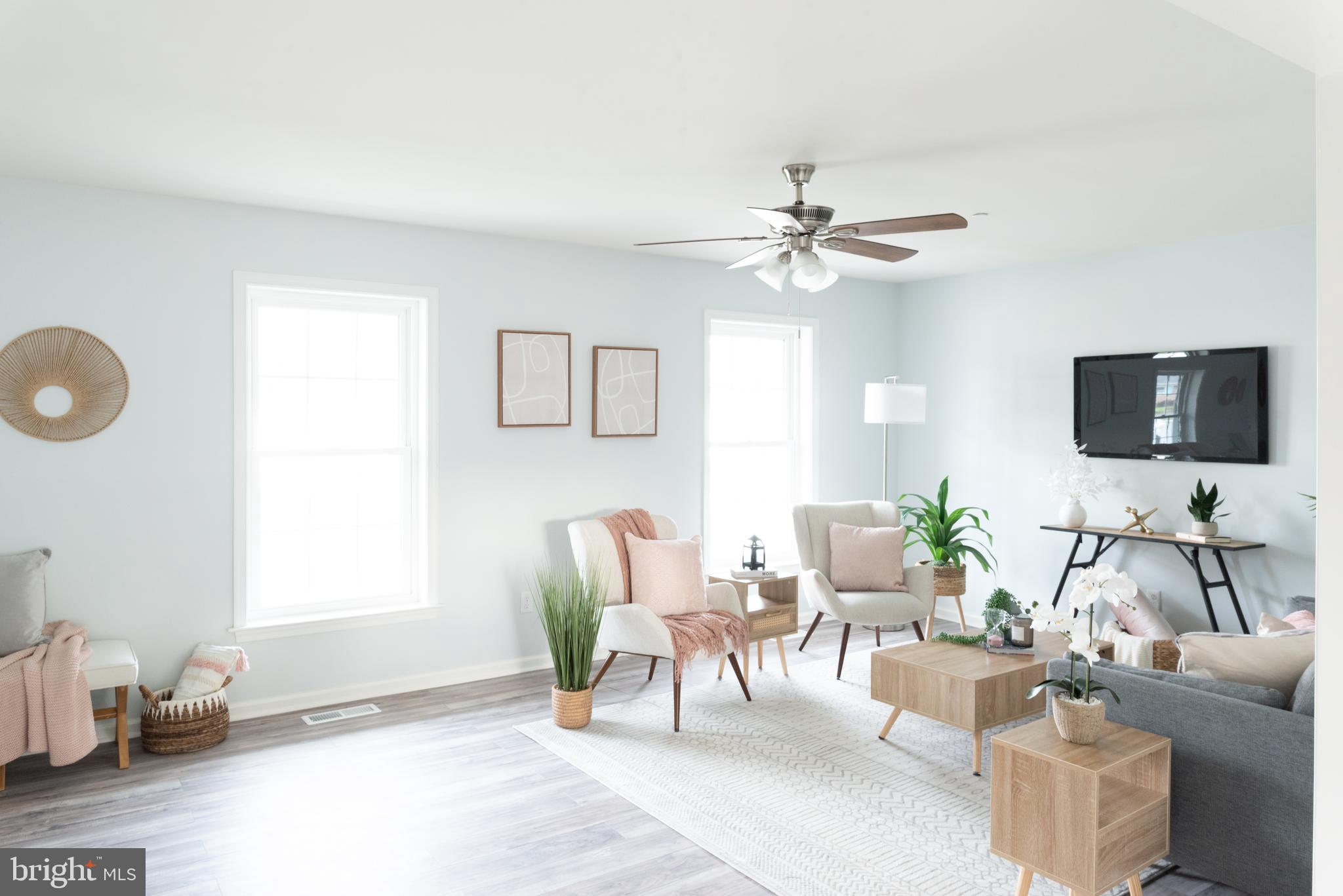 825 Selby Boulevard Edgewater, MD 21037 - Photo 7 of 55 Living Room