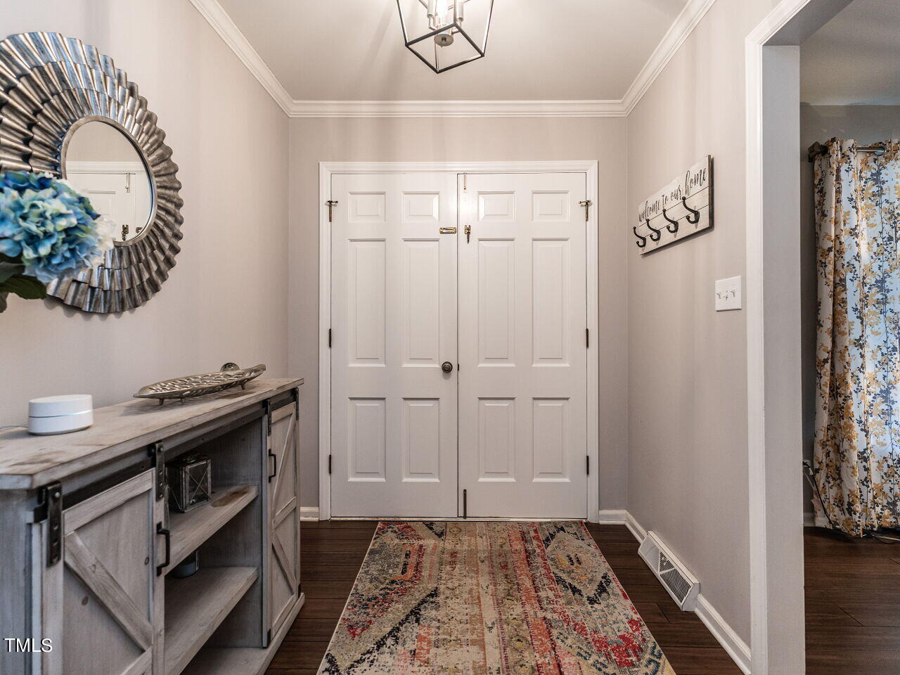 1713 Medfield Road Raleigh, NC 27607 - Photo 16 of 41 005-1280x960-foyer