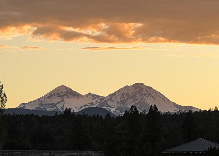 18425 Pinehurst Road Bend, OR 97703 - Photo 3 of 21 Mountain Views 1