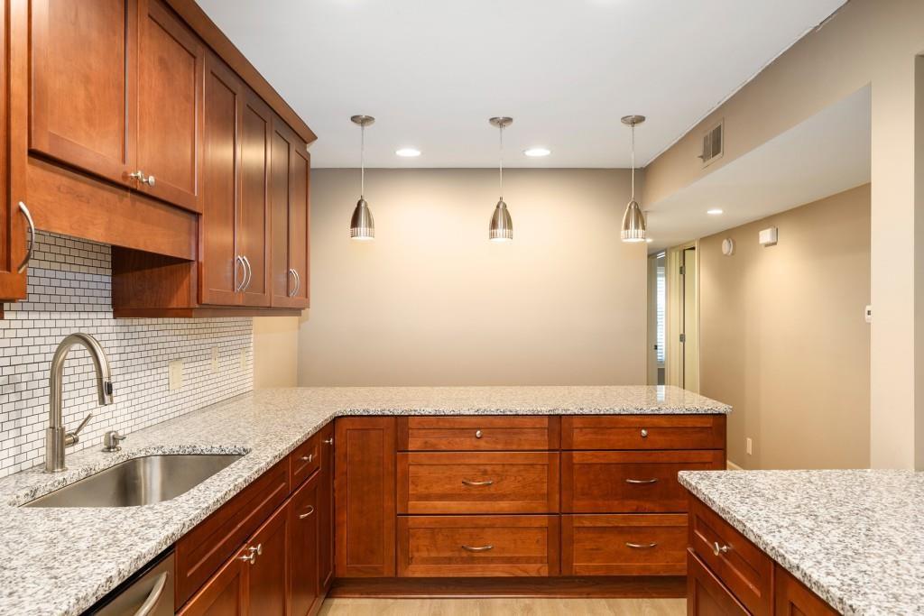 558 Emory Oaks Way Decatur, GA 30033 - Photo 3 of 23