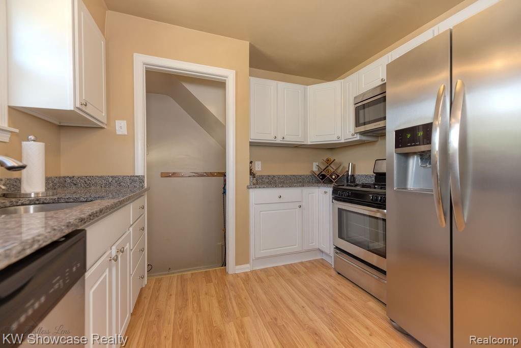 2738 Crooks Road Royal Oak, MI 48073 - Photo 11 of 25