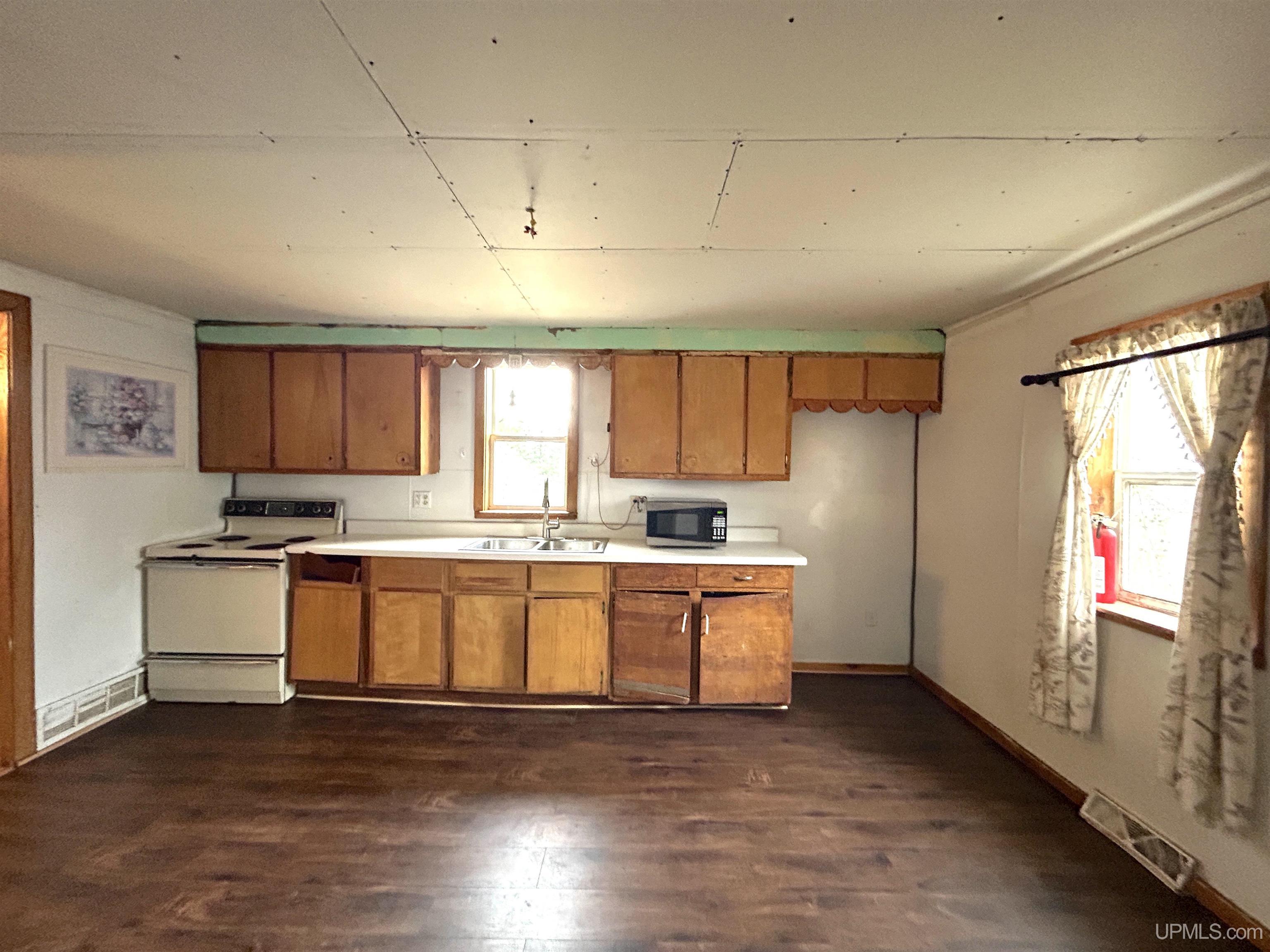 236 Stone Street Ishpeming, MI 49849 - Photo 8 of 19
