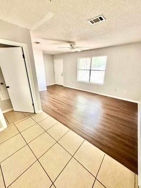 423 John King Road Crestview, FL 32539 - Photo 5 of 28 Living room/Dining