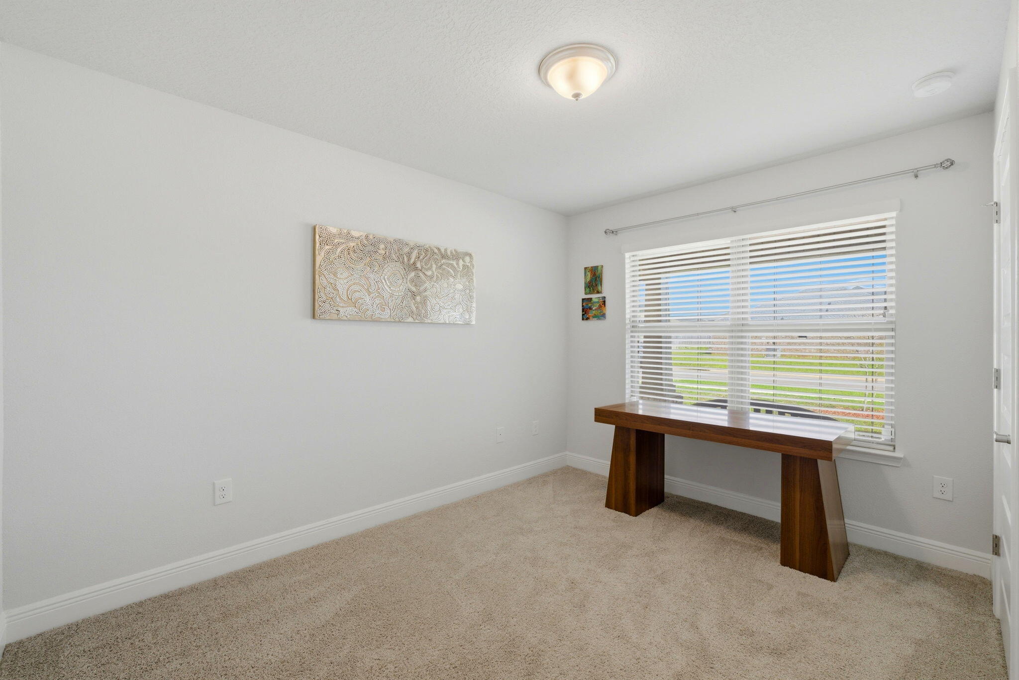 142 Ridgeway Circle Crestview, FL 32536 - Photo 20 of 41 an empty room with a window