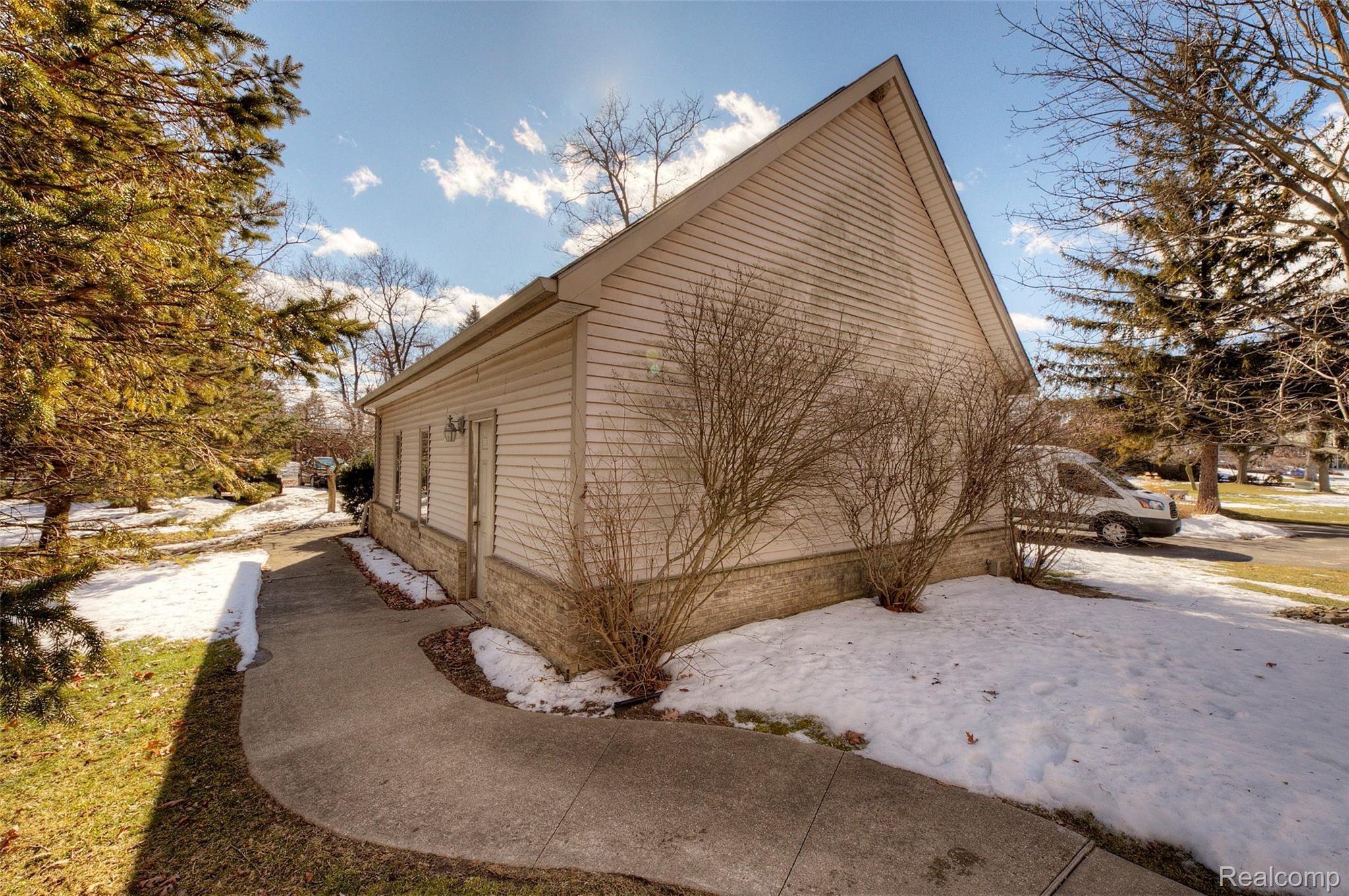 7154 Hatchery Road Waterford, MI 48327 - Photo 67 of 80 GARAGE