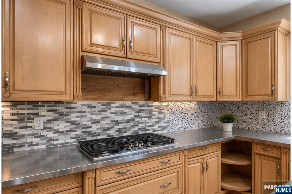 1152 Cumbermeade Road Fort Lee, NJ 07024 - Photo 21 of 42
