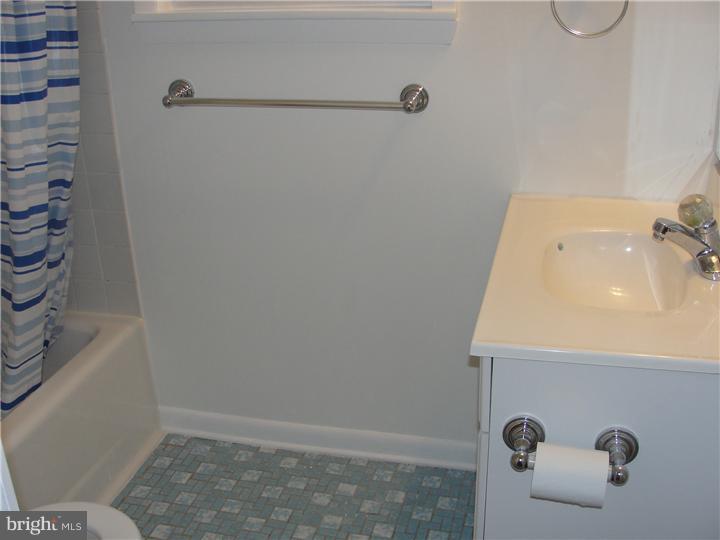 3571 Primrose Road Philadelphia, PA 19114 - Photo 10 of 12 Bathroom