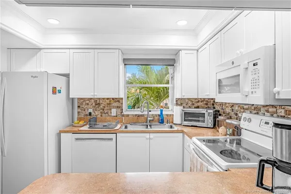 $169,900 | 2950 Southeast Ocean Boulevard, Unit 1266, Stuart, FL 34996