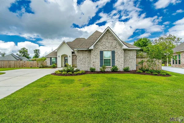 $385,000 | 327 Modesto Drive, Houma, LA 70364