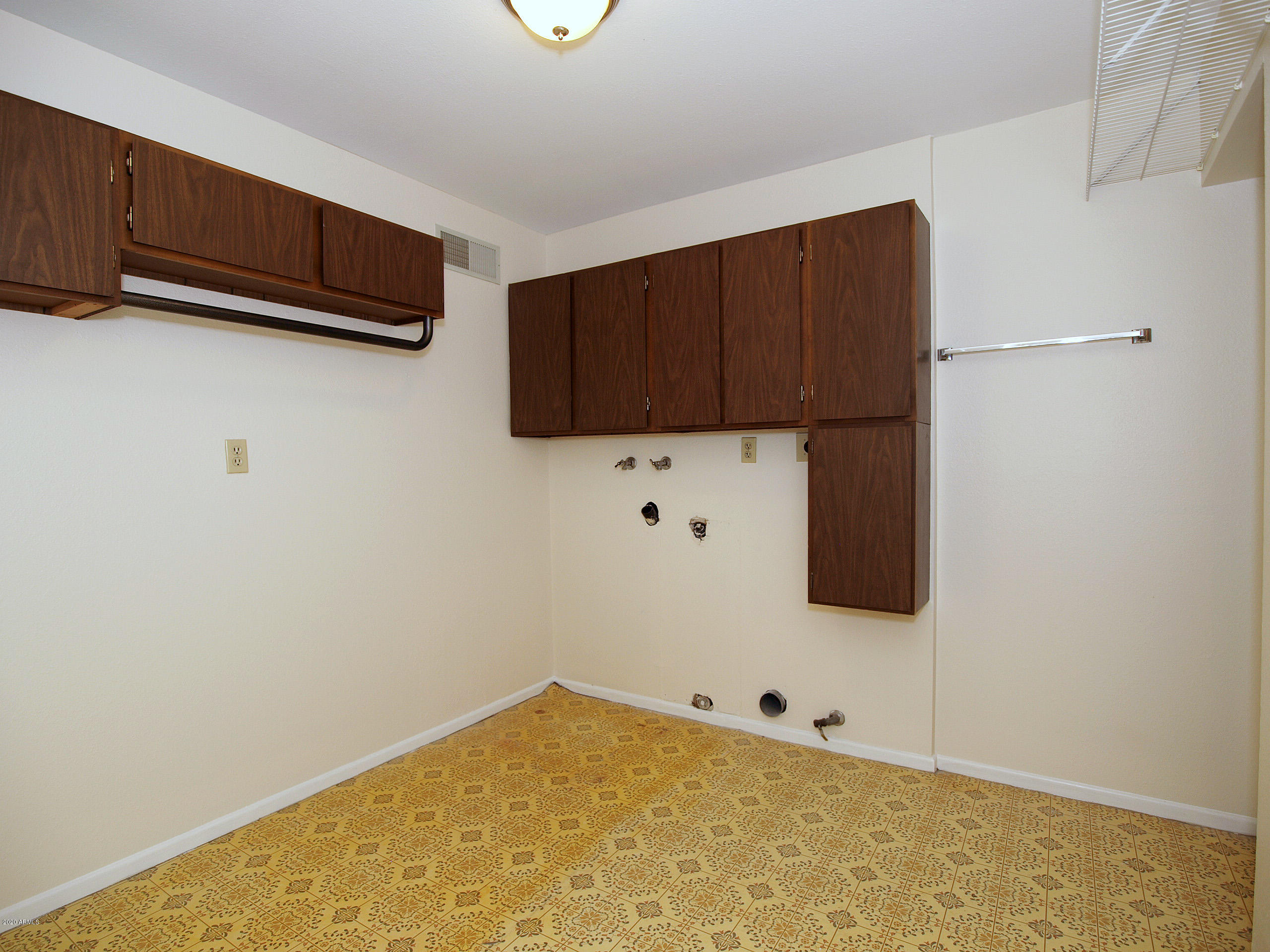 4115 West Griswold Road Phoenix, AZ 85051 - Photo 15 of 22 16