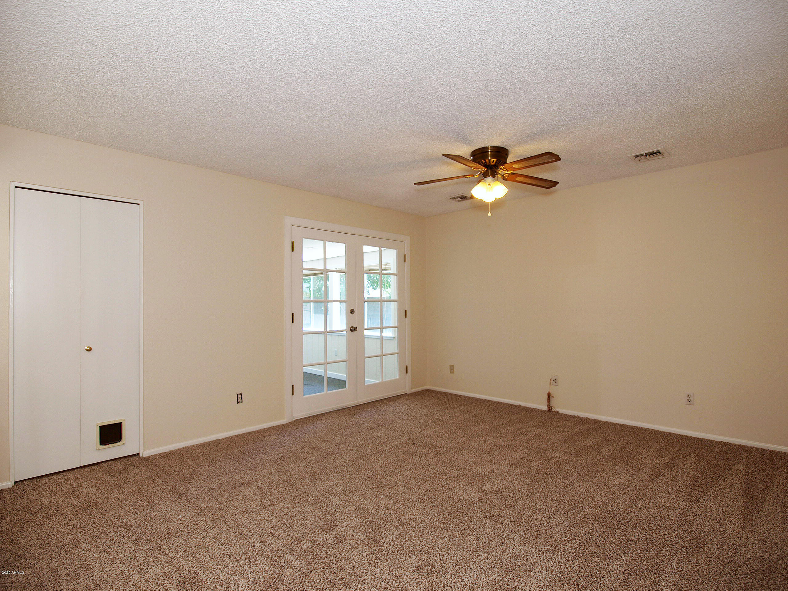 4115 West Griswold Road Phoenix, AZ 85051 - Photo 7 of 22 8