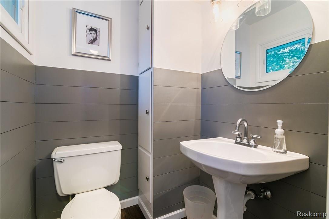 164 Texas Avenue Rochester, MI 48309 - Photo 12 of 33 782A9802-57-Edit.jpg