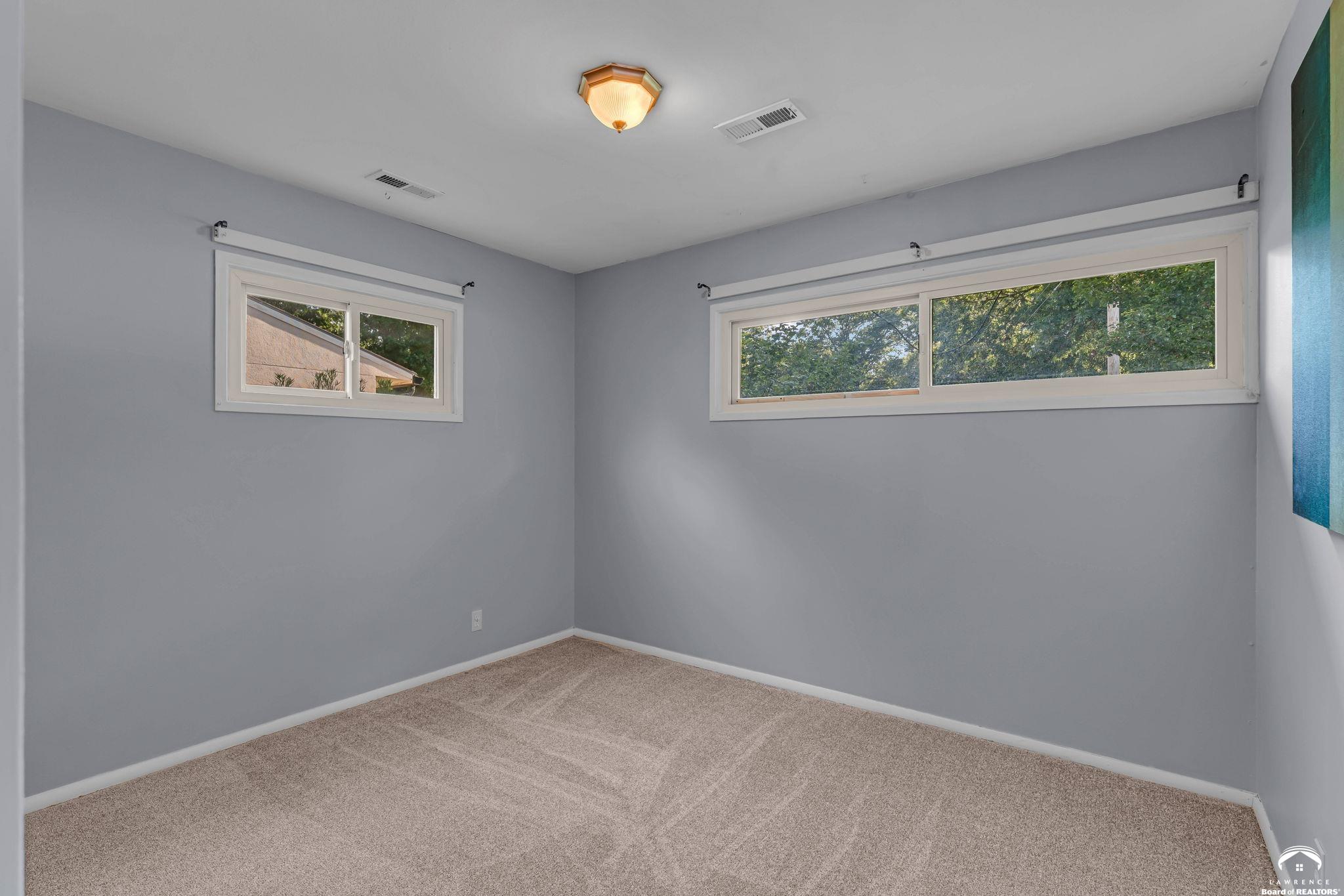 1630 Delaware Street Lawrence, KS 66044 - Photo 21 of 37