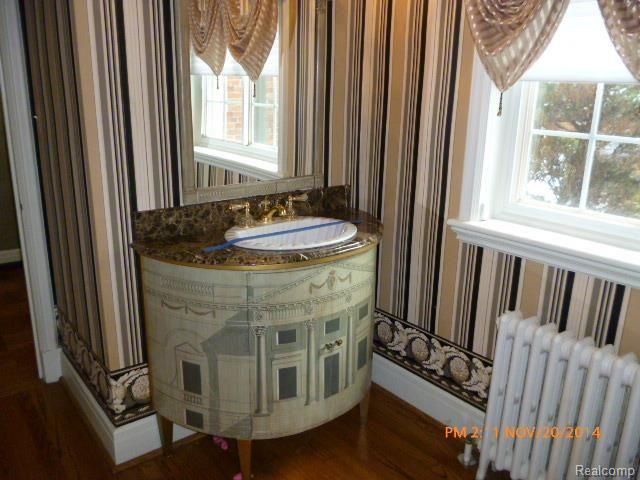 87 Cloverly Road Grosse Pointe, MI 48236 - Photo 11 of 50 first floor half bath - by foyer
