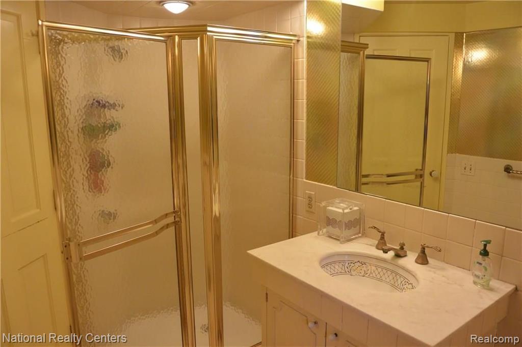 32671 Valley Ridge Drive Beverly Hills, MI 48025 - Photo 8 of 57