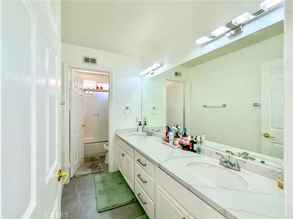 25714 Wallace Place Stevenson Ranch, CA 91381 - Photo 18 of 24 a spacious bathroom with a double vanity sink mirror and double