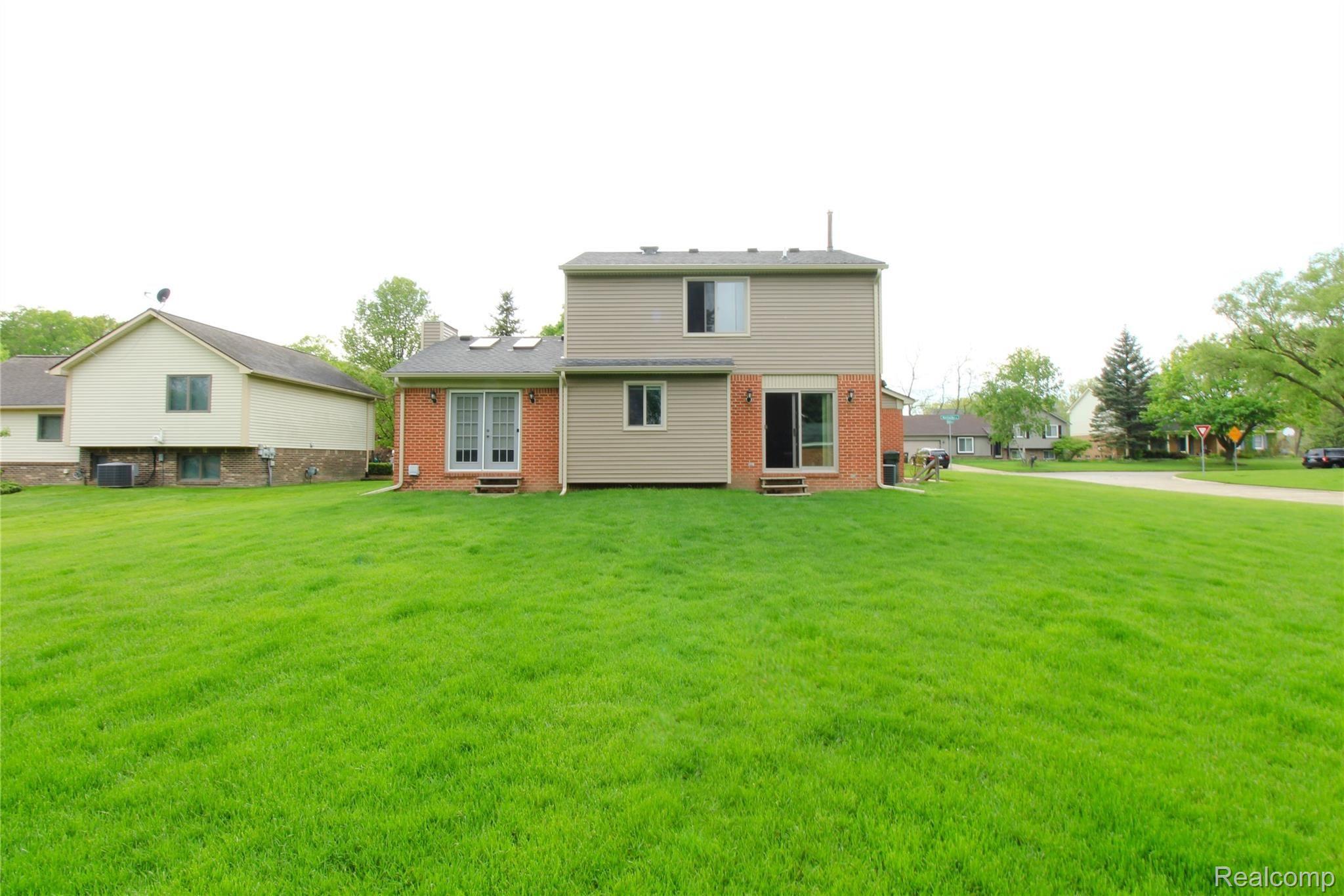 734 Kentucky Drive Rochester, MI 48307 - Photo 7 of 55 04AAE30E-3BFA-4D62-82B1-98AEF75E9C86.jpeg