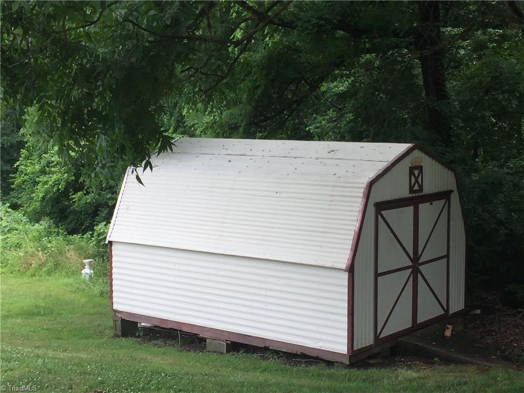 590 Ball Road Thomasville, NC 27360 - Photo 17 of 18 wired outbuilding