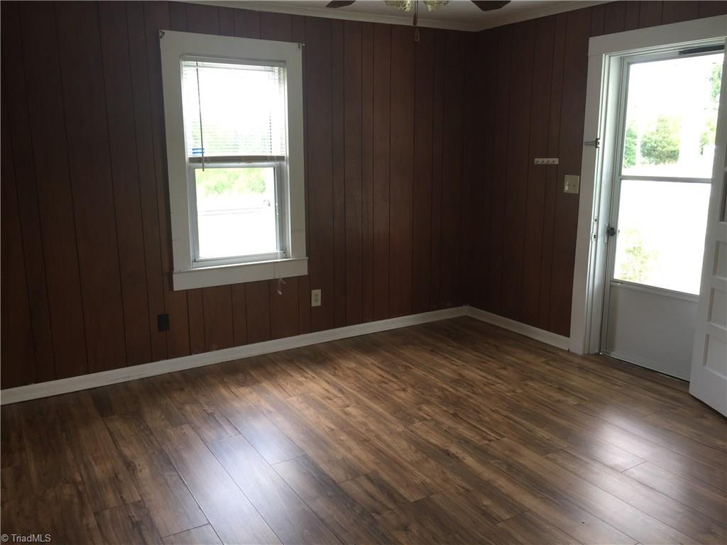 590 Ball Road Thomasville, NC 27360 - Photo 5 of 18 Living room