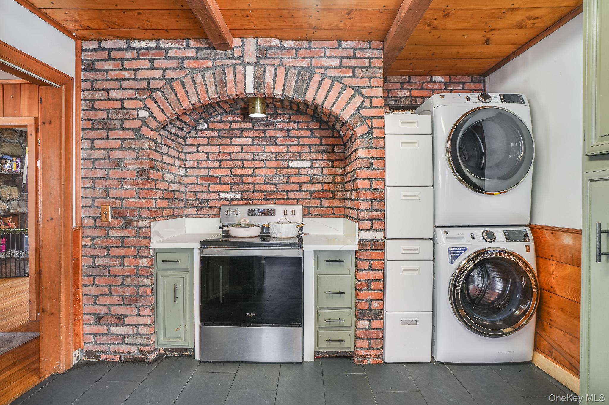 596-598 Freedom Plains Road Poughkeepsie, NY 12603 - Photo 6 of 38