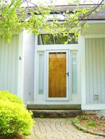 6090 Deguise Court Rochester Hills, MI 48306 - Photo 2 of 5