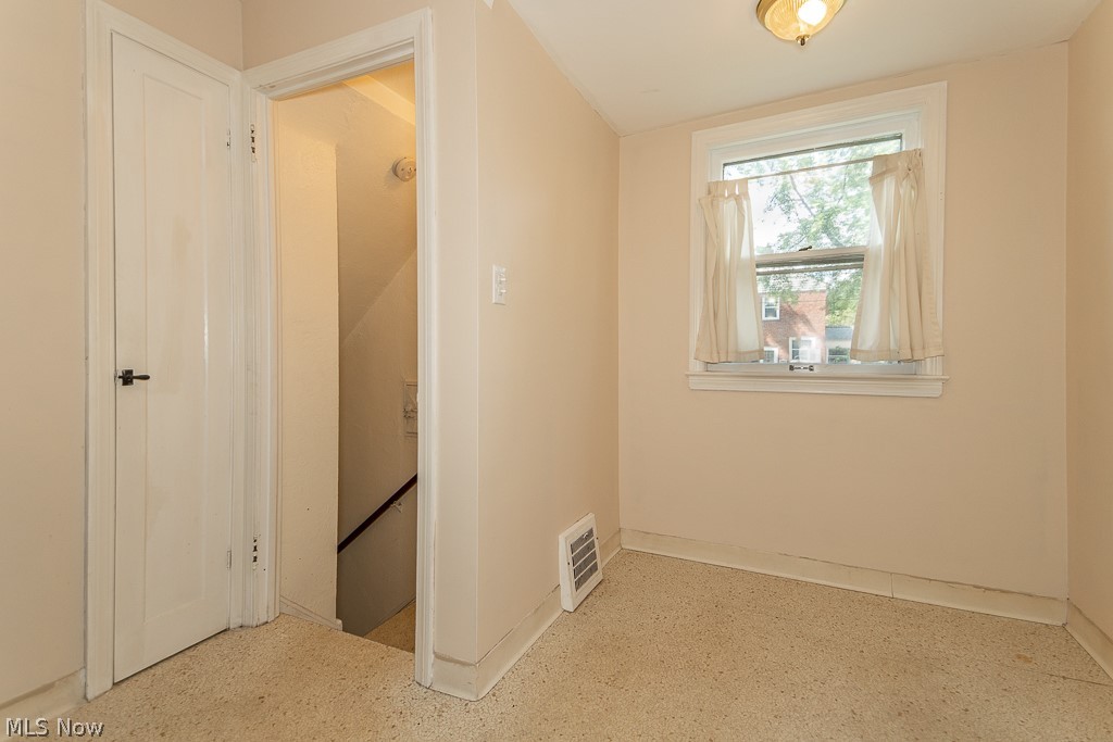 1567 Overbrook Road Cleveland, OH 44124 - Photo 9 of 19