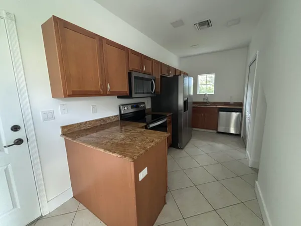 $2,150 | 2630 Creekside Drive, Fort Pierce, FL 34981