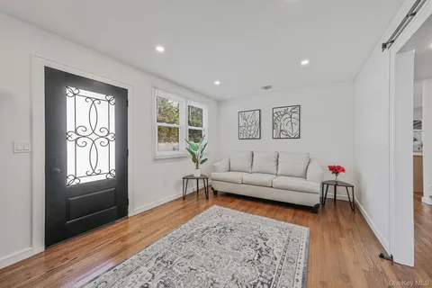 $1,489,000 | 2 Polo Street, Dix Hills, NY 11746