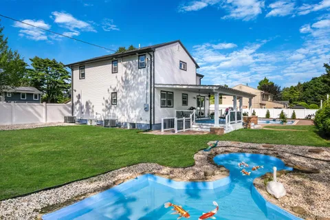 $1,489,000 | 2 Polo Street, Dix Hills, NY 11746