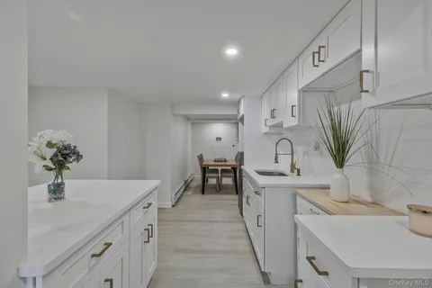 $1,489,000 | 2 Polo Street, Dix Hills, NY 11746